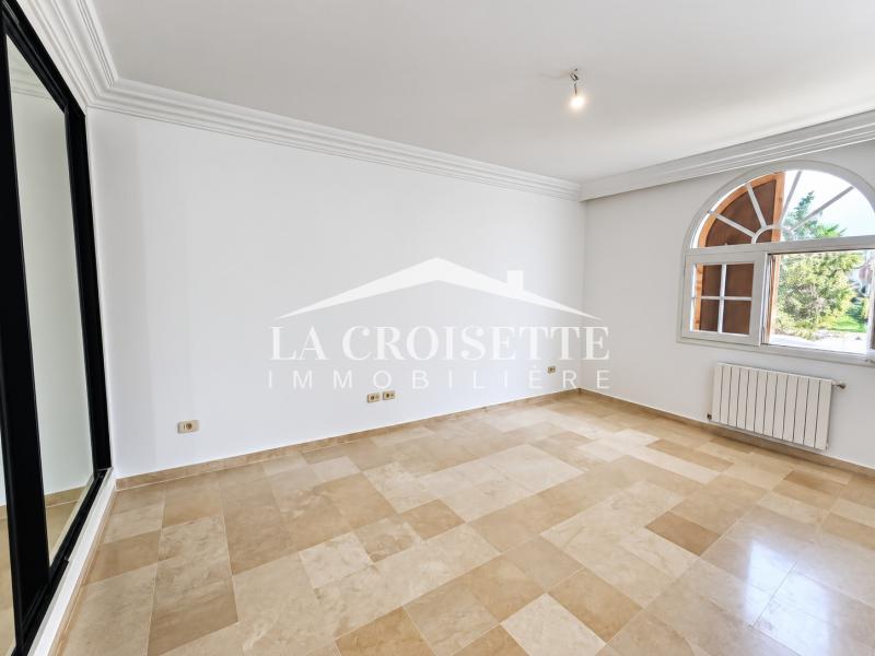 Villa S+4 avec piscine à La Soukra